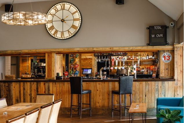 Duck & Ball bar 1