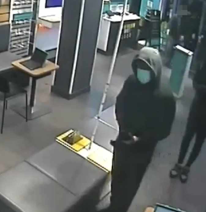 mET POLICE VIDEO STILL 3