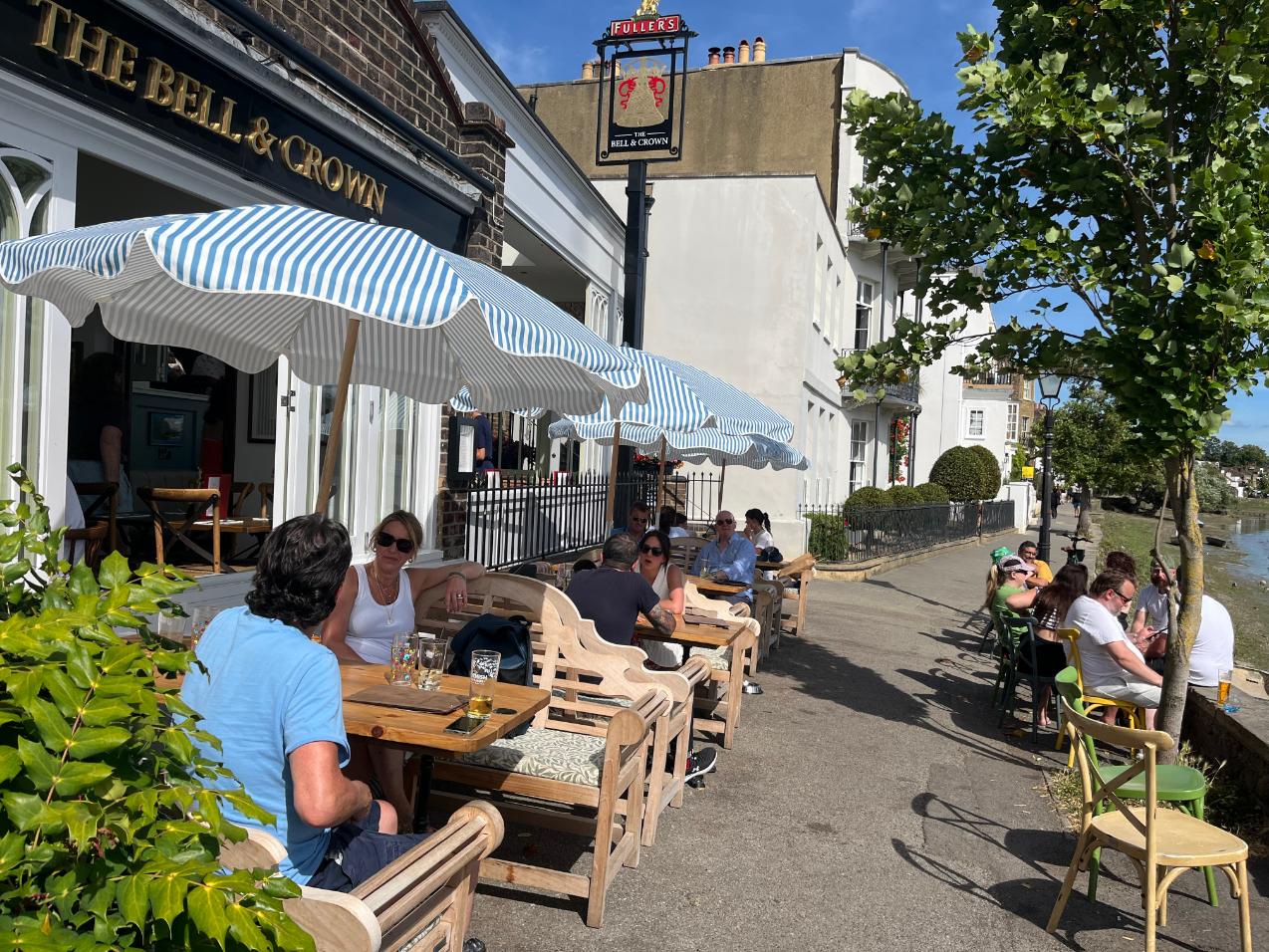 Riverside pubs - Bell & Crown 3_web
